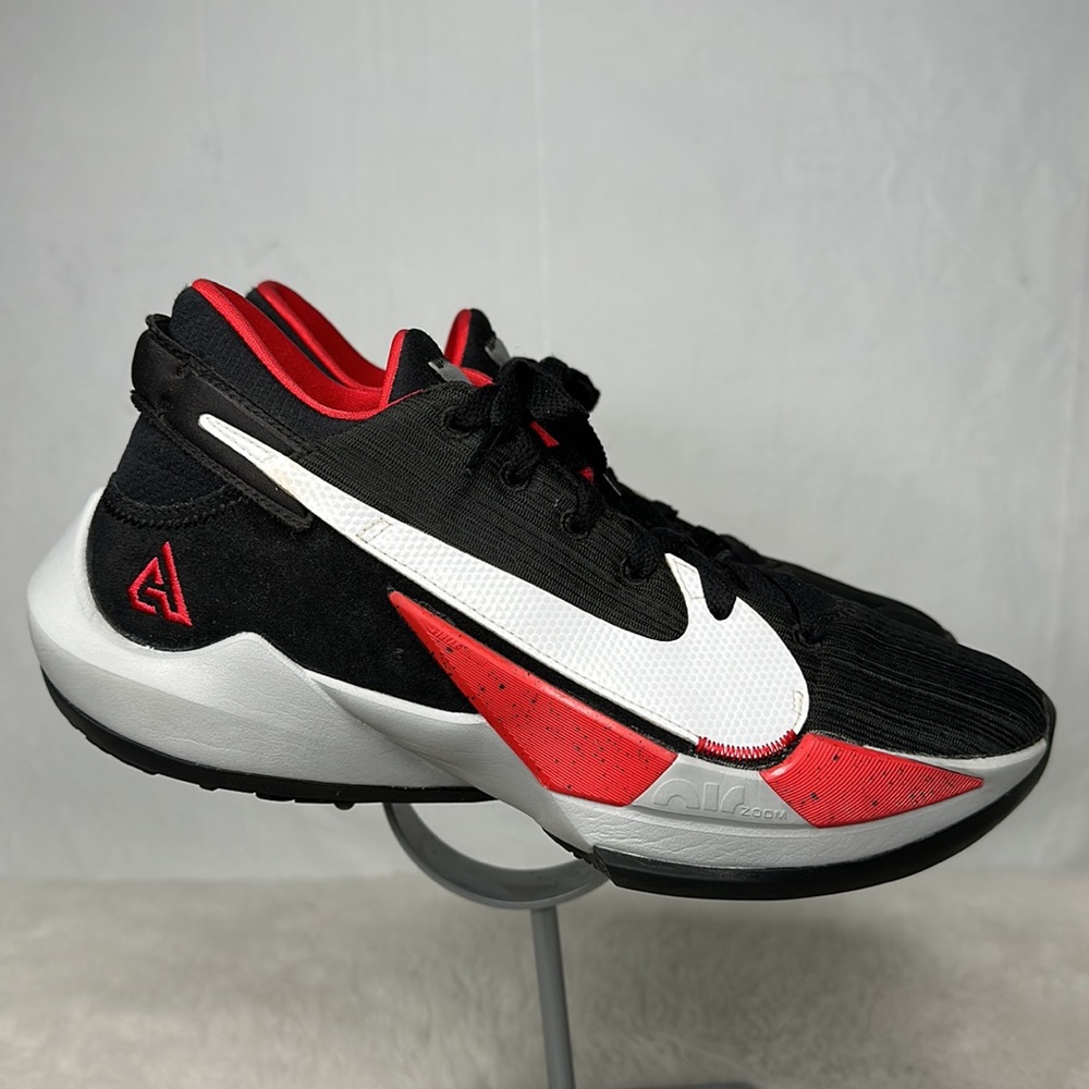 Men’s Nike Zoom Freak 2 size 9 Black, gray,white and red lace ups